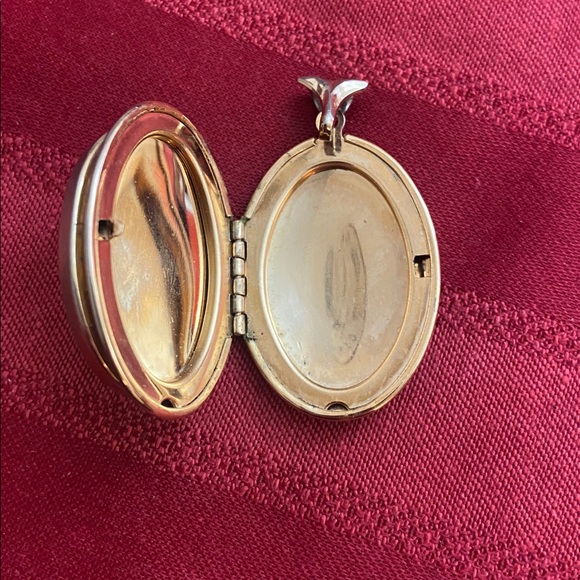 Vintage 80s Resin Cameo Locket Pendant - Picture 3 of 5